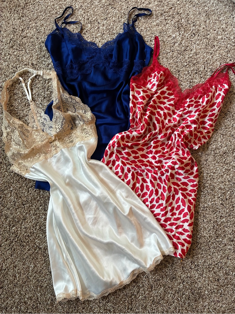 Victoria Secret 3 Satin Slips Chemise Lace Lips Print